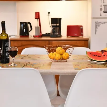 Sofie's Port View Apartment