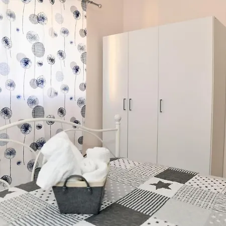 Sofie's Port View Apartment
