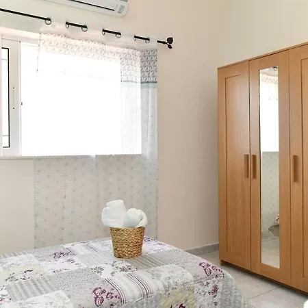 Sofie's Port View Apartment